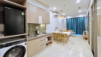 Departamento, 2 habitaciones, balcón | Área de sala de estar