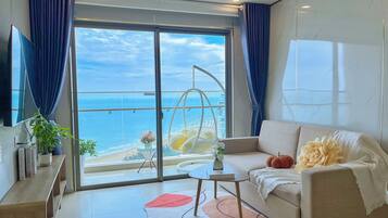 Apartamento, 3 habitaciones, vistas al mar | Zona de estar