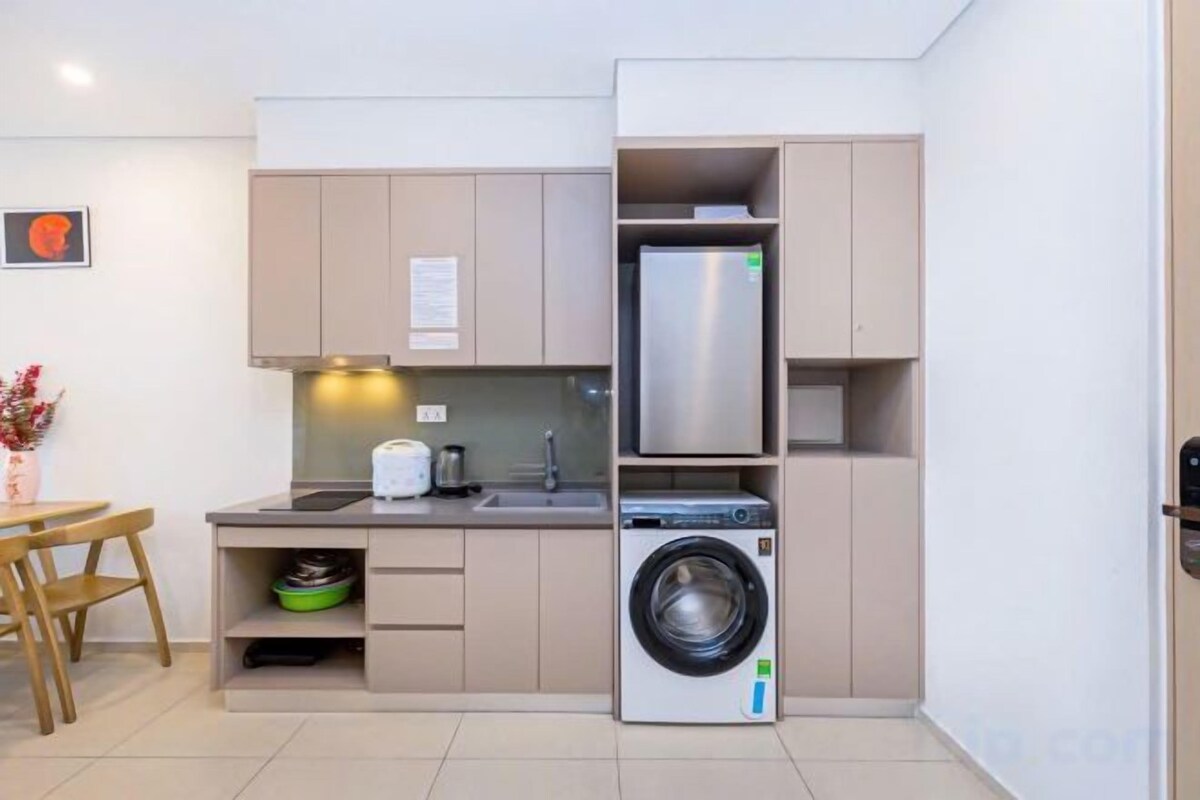 Private kitchen | Fridge, stovetop, rice cooker, cookware/dishes/utensils