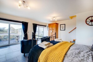 Iron/ironing board, free WiFi, bed sheets - 4 Bed in Pwllheli (oc-63959) (Pwllheli)