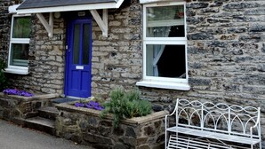 Unclassified image, 2 of 8, button - 2 Bed in Tresaith (oc-26679) (Tresaith)