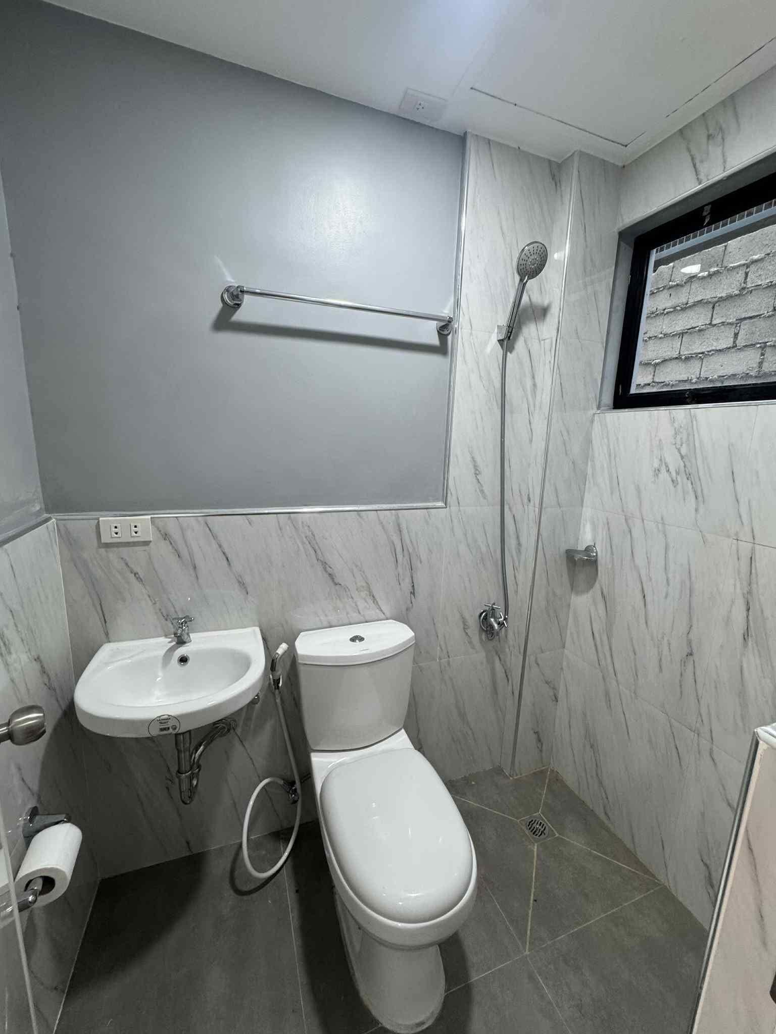 Shower, towels, soap, shampoo