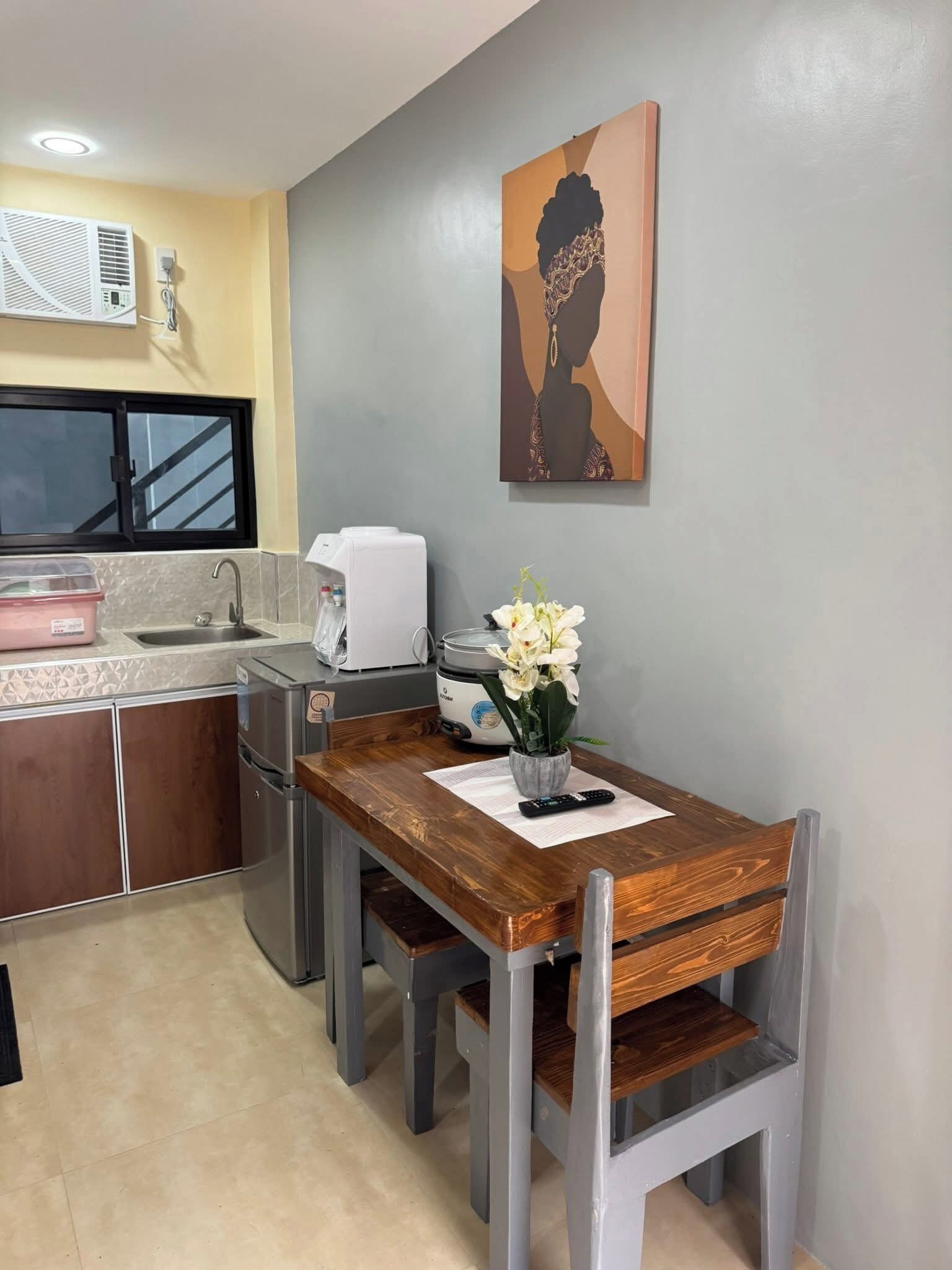 Fridge, dishwasher, cookware/dishes/utensils