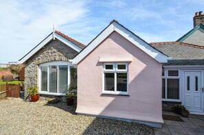 Exterior - 3 Bed in Benllech (oc-24195) (Benllech)