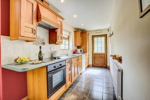 Microwave, oven, dishwasher, highchair - 2 Bed in New Quay (oc-25595) (Mydroilyn)