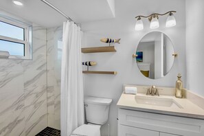 Séchoir à cheveux, serviettes fournies