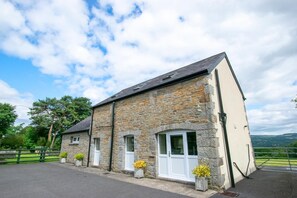 Exterior - 3 Bed in Swansea Valley (oc-80031) (Pontardawe)