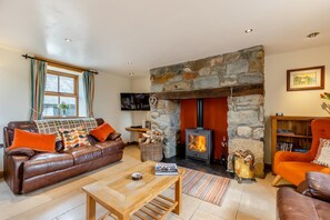 TV, fireplace - 3 Bed in Tywyn (oc-109043) (Llanegryn)