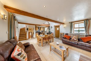 TV, fireplace - 3 Bed in Tywyn (oc-109043) (Llanegryn)