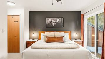 3 bedrooms, iron/ironing board, travel crib, WiFi (free)