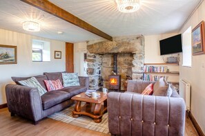 TV, fireplace - 4 Bed in Morfa Bychan (oc-520440) (Porthmadog)