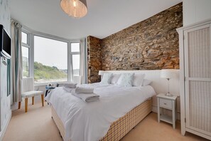 Iron/ironing board, free WiFi, bed sheets - 4 Bed in Looe (oc-l30051) (Looe)
