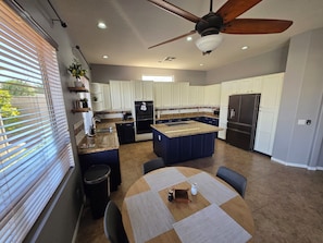 Microonde, forno, piano cottura, lavastoviglie