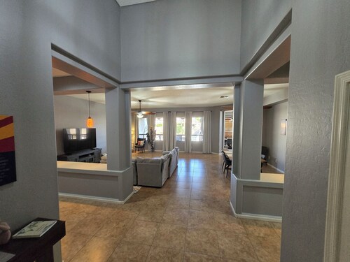 Private Heated pool & Hot tub Oasis!