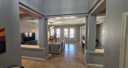 Private Heated pool & Hot tub Oasis!