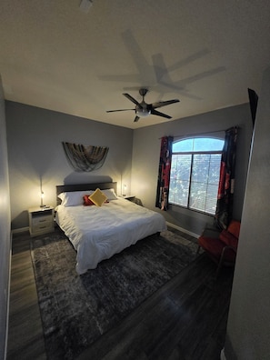 3 bedrooms, iron/ironing board, WiFi, bed sheets