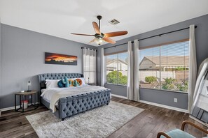 3 habitaciones, tabla de planchar con plancha, wifi y ropa de cama 