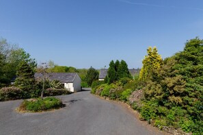 Property grounds - 1 Bed in Llanerchymedd (oc-wai212) (Carmel)