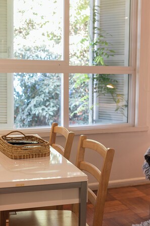 Dining - Nomadic Life: Flexible 2D Apart in Providencia (Providencia)