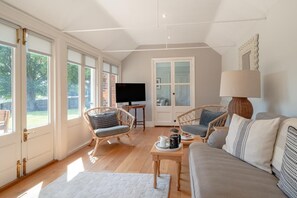 Fireplace - 7 Bed in Aldeburgh (oc-gbl) (Aldeburgh)