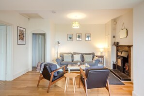 TV, fireplace - 3 Bed in Pwllheli (oc-bow04) (Pwllheli)