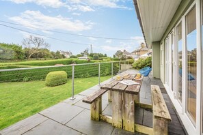 Outdoor dining - 3 Bed in Pwllheli (oc-bow04) (Pwllheli)