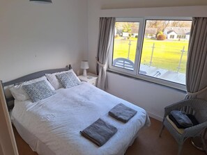 3 bedrooms, iron/ironing board, free WiFi, bed sheets - 3 Bed in Llanbedrog (oc-nantyc) (Llanbedrog)