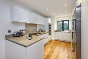 Microwave, oven, dishwasher, high chair - 3 Bed in Pwllheli (oc-7penyb) (Abersoch)