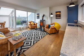 TV, fireplace - 2 Bed in Abersoch (oc-20caed) (Abersoch)
