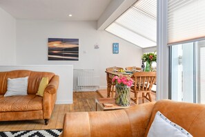 TV, fireplace - 2 Bed in Abersoch (oc-20caed) (Abersoch)