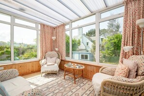 Fireplace - 4 Bed in Morfa Nefyn (oc-bow10) (Morfa Nefyn)