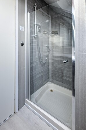 Hair dryer, towels - 4 Bed in Llanbedrog (oc-sunnyd) (Llanbedrog)