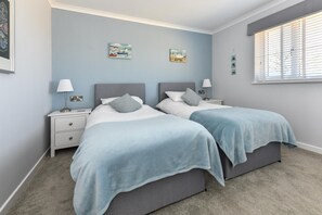 3 bedrooms, iron/ironing board, free WiFi - 3 Bed in Tudweiliog (oc-1brodw) (Tudweiliog)