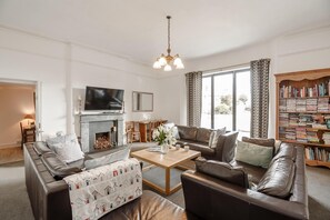 TV - 3 Bed in Llanbedrog (oc-thehol) (Llanbedrog)