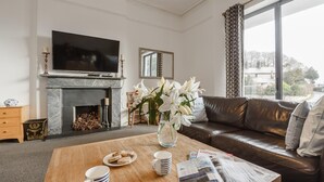 Unclassified image, 3 of 25, button - 3 Bed in Llanbedrog (oc-thehol) (Llanbedrog)
