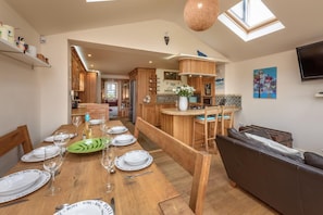 Dining - 4 Bed in Mynytho (oc-angmyn) (Mynytho)