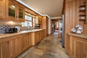 Microwave, oven, dishwasher, high chair - 4 Bed in Mynytho (oc-angmyn) (Mynytho)
