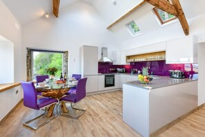 Microwave, oven, dishwasher, high chair - 2 Bed in Llanbedrog (oc-2thebo) (Llanbedrog)