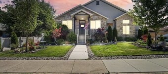 Cozy & Comfy Mountain-View Home Airport 15 min