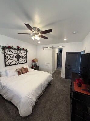 Silitysrauta/-lauta, Wi-Fi, vuodevaatteet