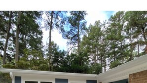 Exterior - Peaceful 3BR NW Raleigh Ranch Home. Pet friendly, RDU, UNC/Rex, Crabtree Mall (Raleigh)