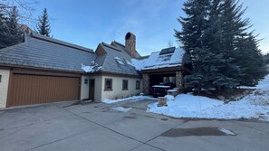 Exterior - Fantastic 6-bedroom house in Avon perfect for your next getaway. (Avon)