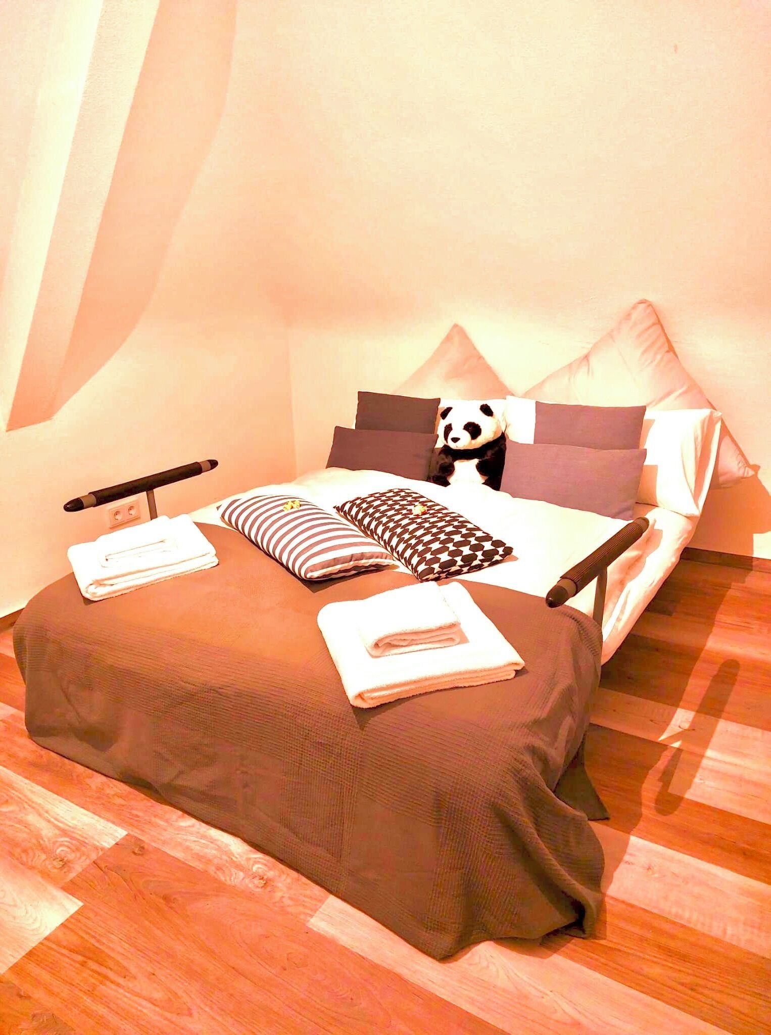 Iron/ironing board, free WiFi, bed sheets