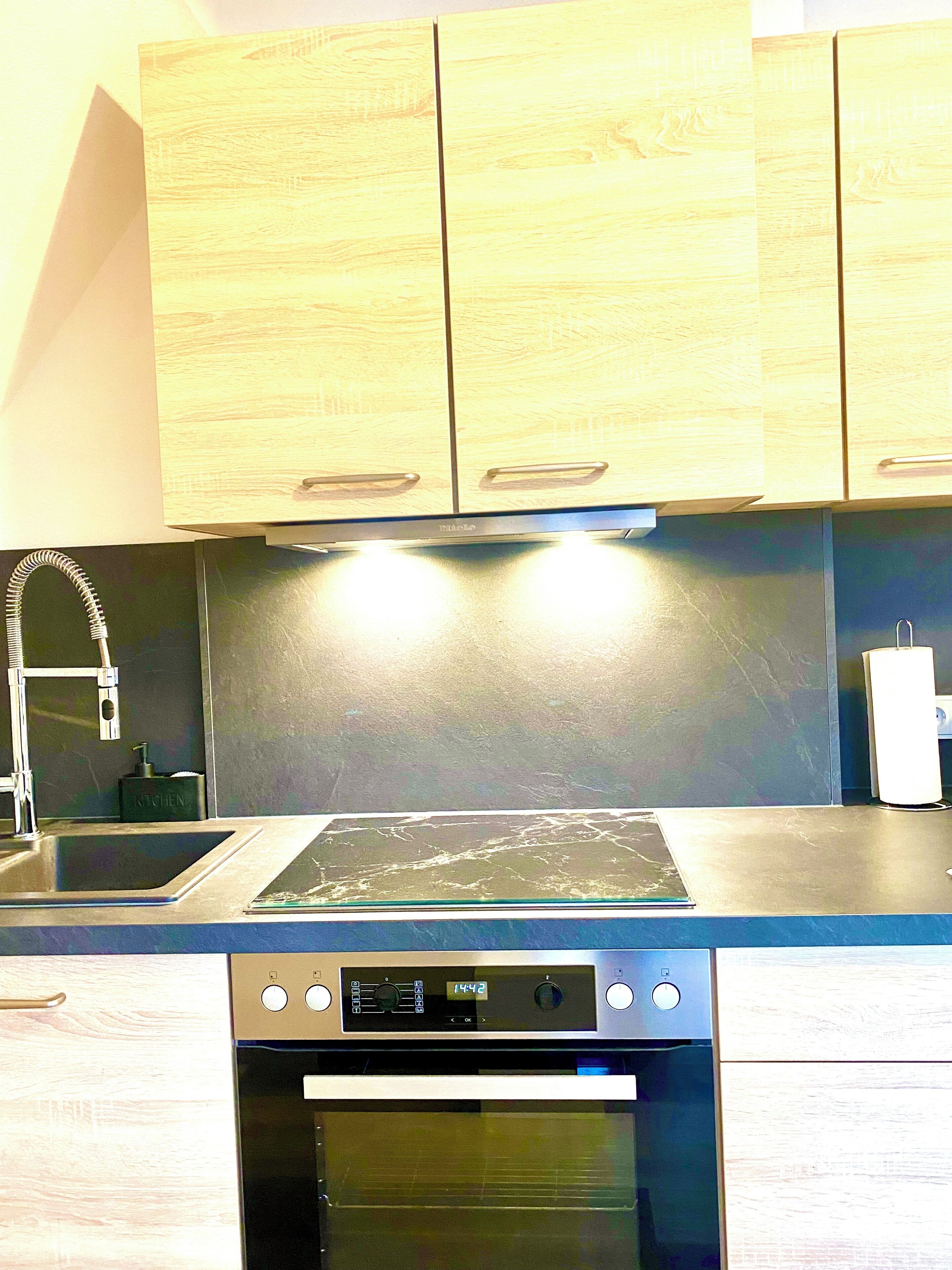 Kühlschrank, Ofen, Herdplatte, Wasserkocher