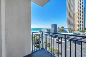 Property grounds - Romantic Beachfront Studio • Pool • Steps to Pier Park 🌊 Sterling Breeze 307A (Panama City Beach)