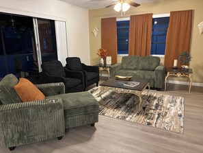 Interior - Welcome to paradice where memories are made and friendship are created! (Cape Coral)