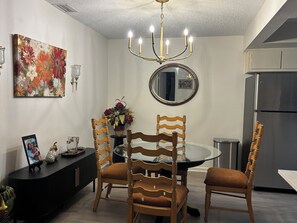 Dining - Welcome to paradice where memories are made and friendship are created! (Cape Coral)