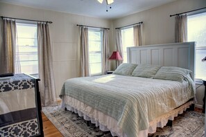 3 Schlafzimmer, Schreibtisch, Bügeleisen/Bügelbrett, kostenloses WLAN