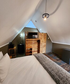 Luxury Room, Patio, Pool View | In-room safe, desk, laptop workspace, iron/ironing board - MZIMKHULU RANCH AND RESORT (PRETORIA)