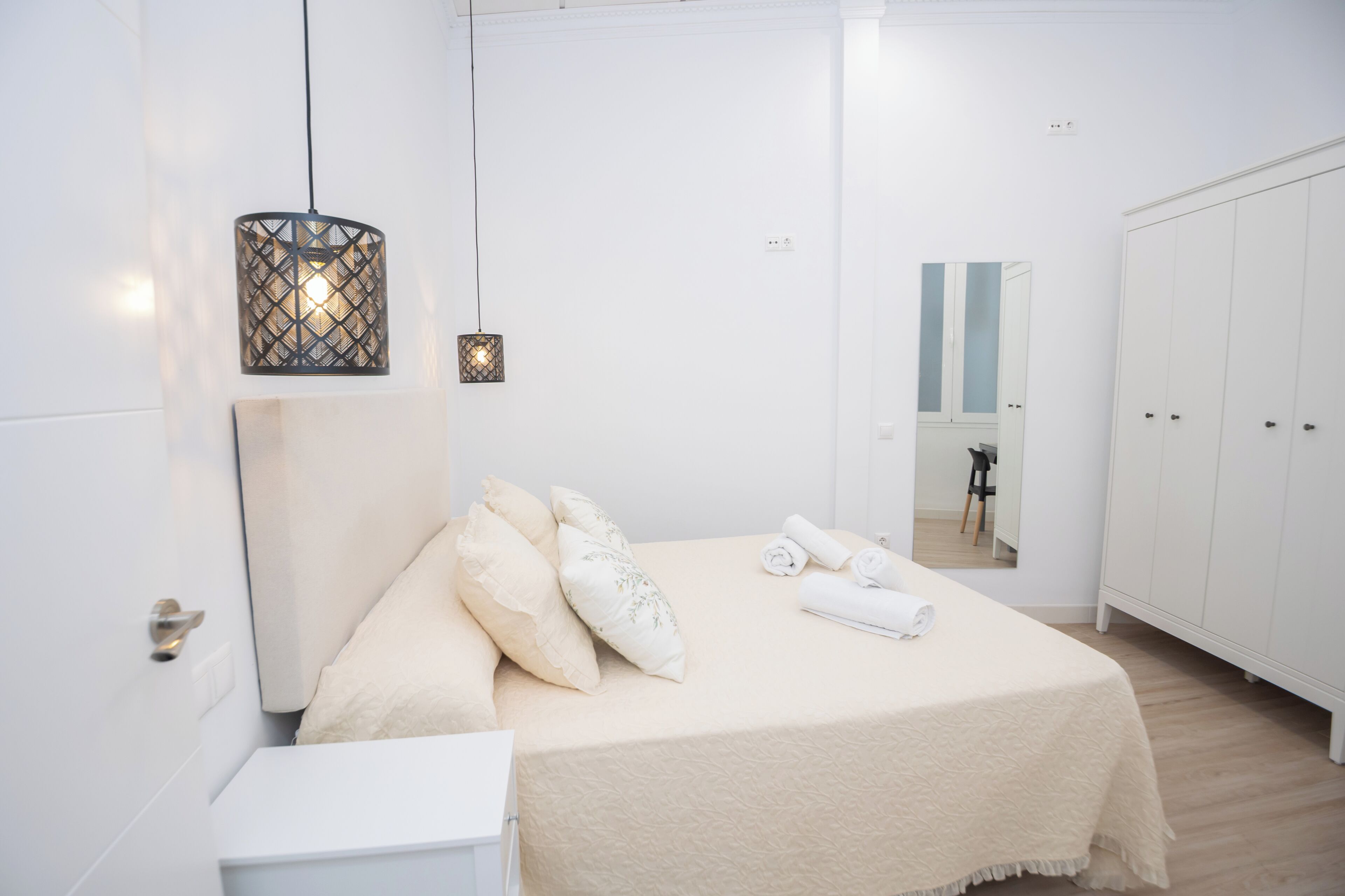 Suite | Verduisterende gordijnen, geluiddichte muren